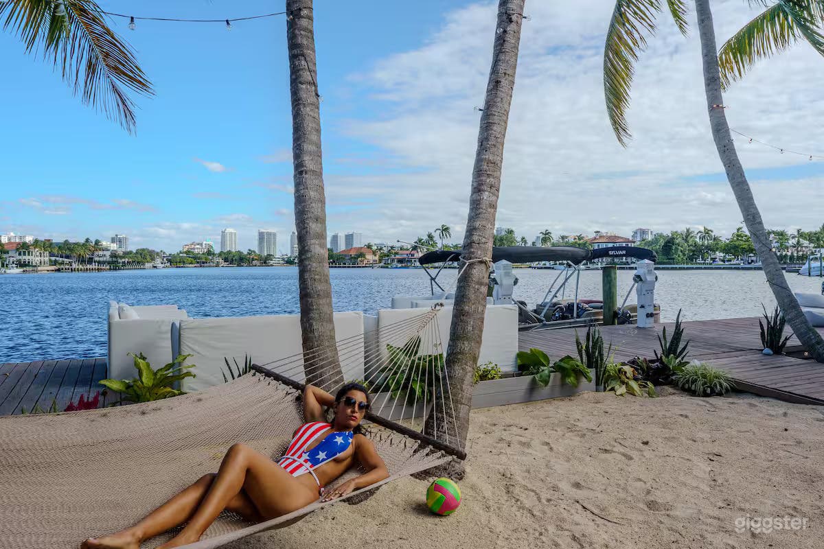 Waterfront Paradise Nest with heated pool Photo 1