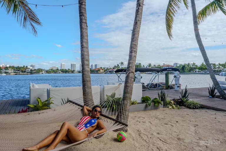  Waterfront Paradise Nest with heated pool 