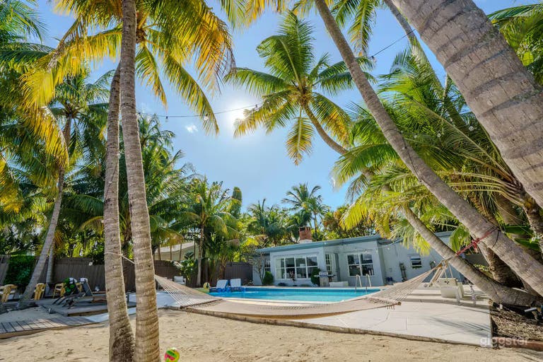  Waterfront Paradise Nest with heated pool 