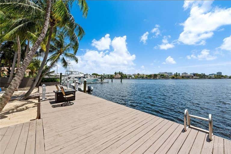  Waterfront Paradise Nest with heated pool 