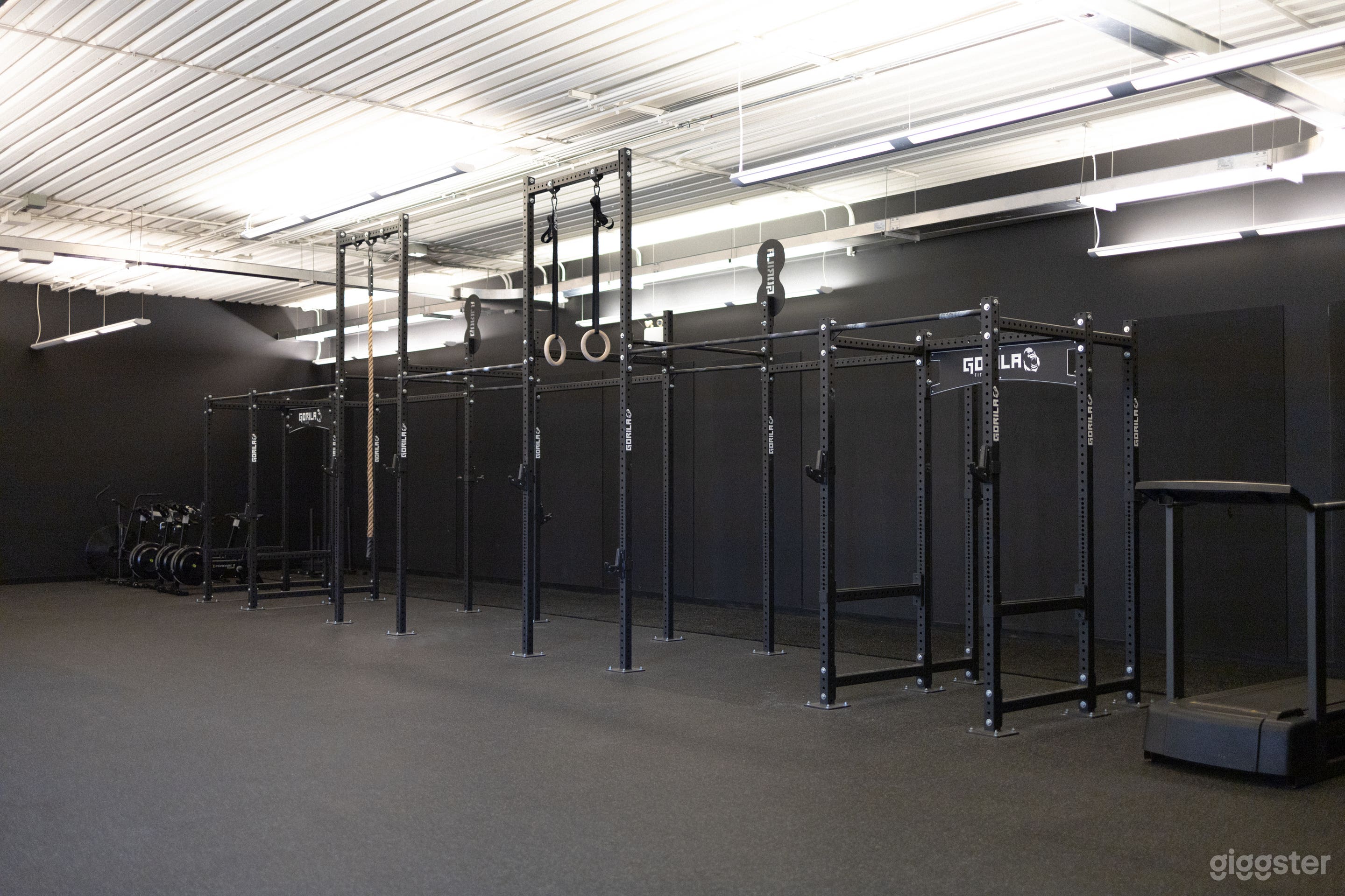 Sleek and Minimalist Training Center Photo 1