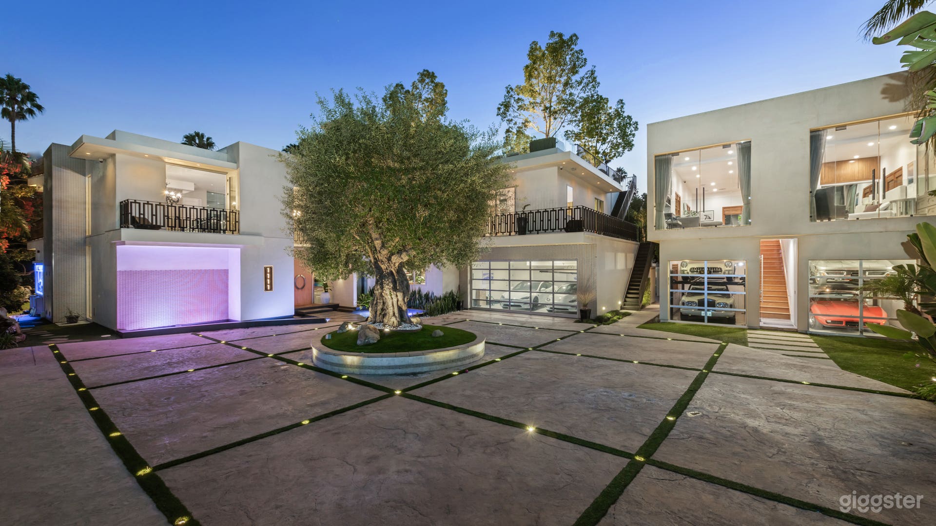 Luxurious Compound w/ Rooftop Lounge, Pool &amp; Guest House Photo 3