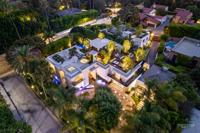  Luxurious Compound w/ Rooftop Lounge, Pool & Guest House 