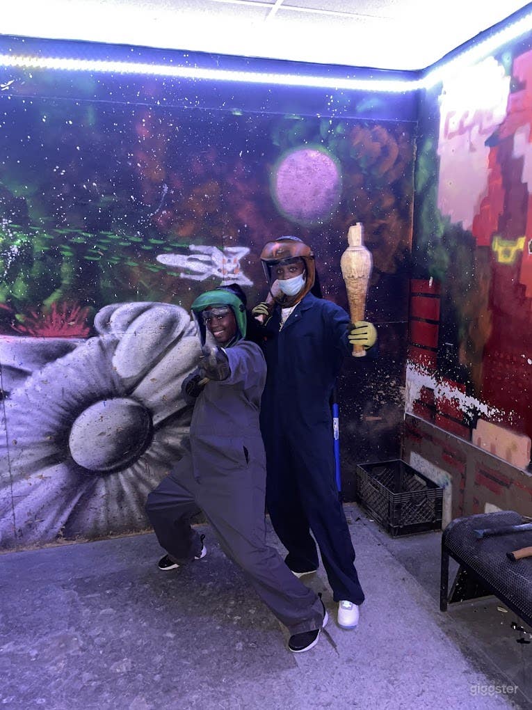 RAGE ROOM/ AXE THROWING ALLEY Photo 3