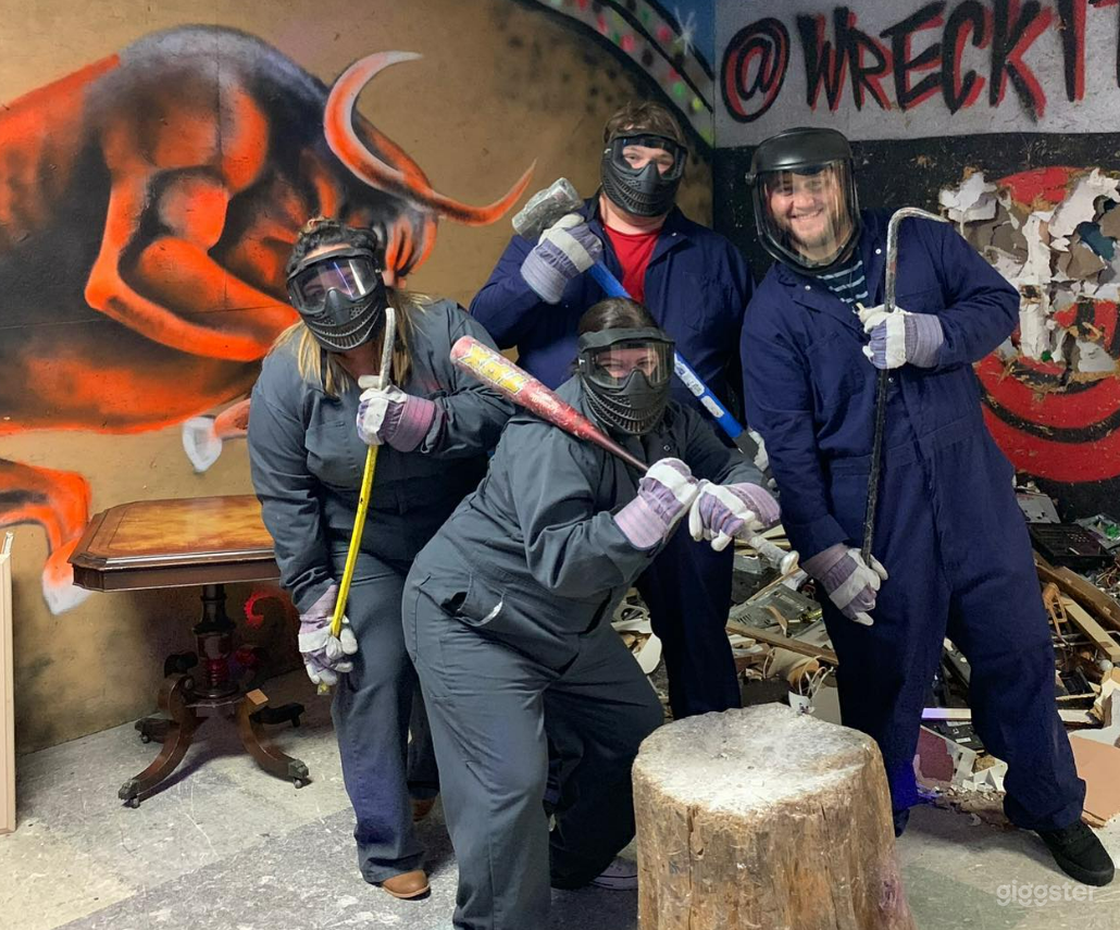 RAGE ROOM/ AXE THROWING ALLEY Photo 2