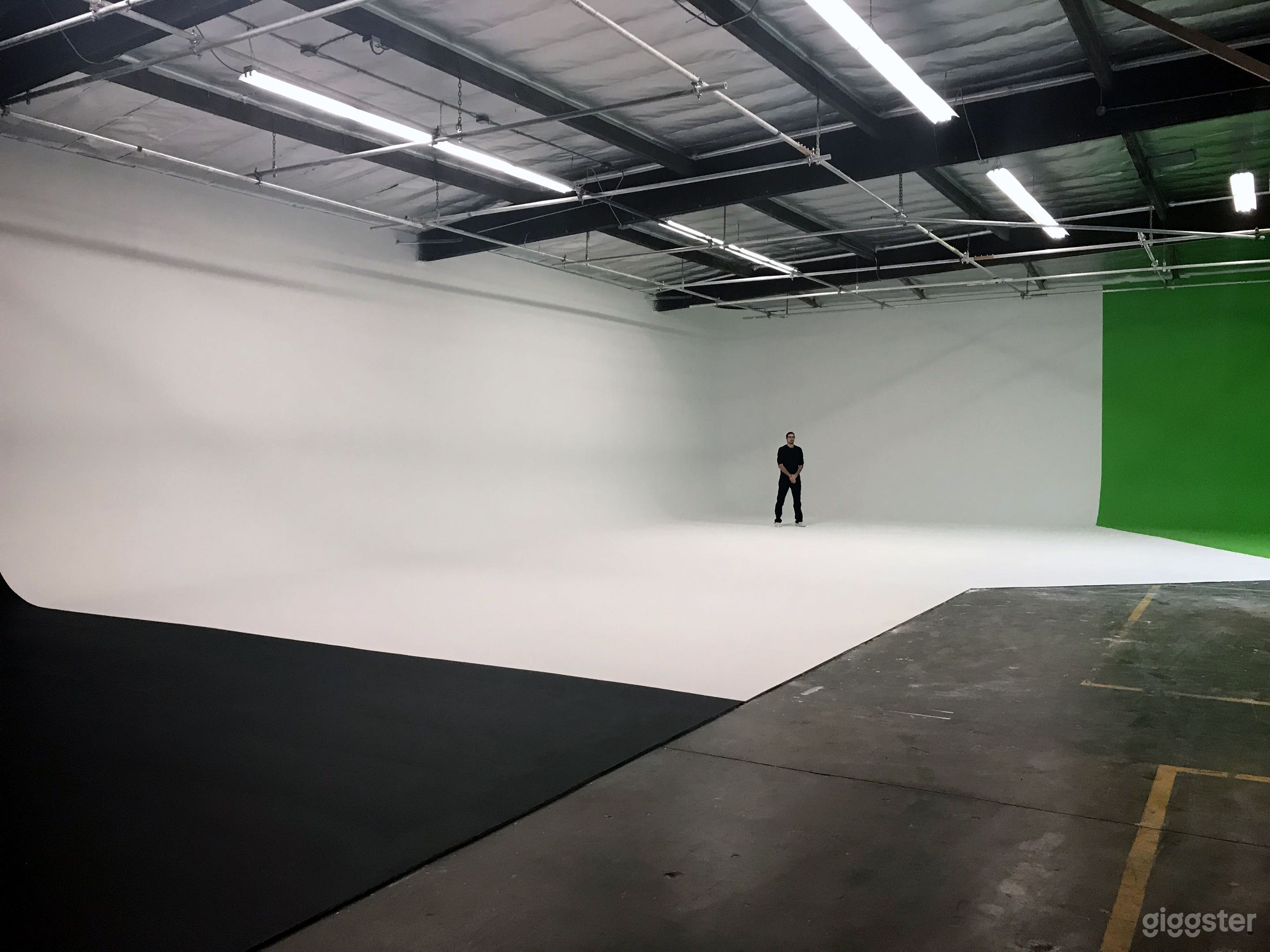 Large 85' White Cyc Studio Photo 2