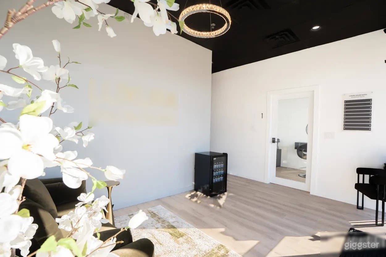 Modern Salon Film Location + Workshop & Conference Room Photo 1