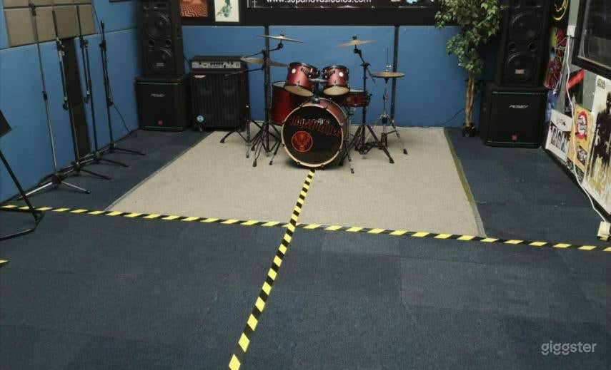 The Studio 2 Blue Room in Doncaster Photo 3