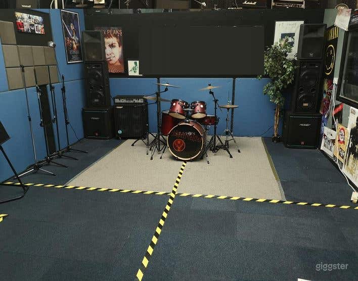 The Studio 2 Blue Room in Doncaster Photo 1