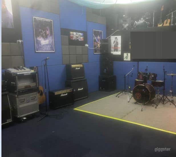 The Studio 2 Blue Room in Doncaster Photo 2
