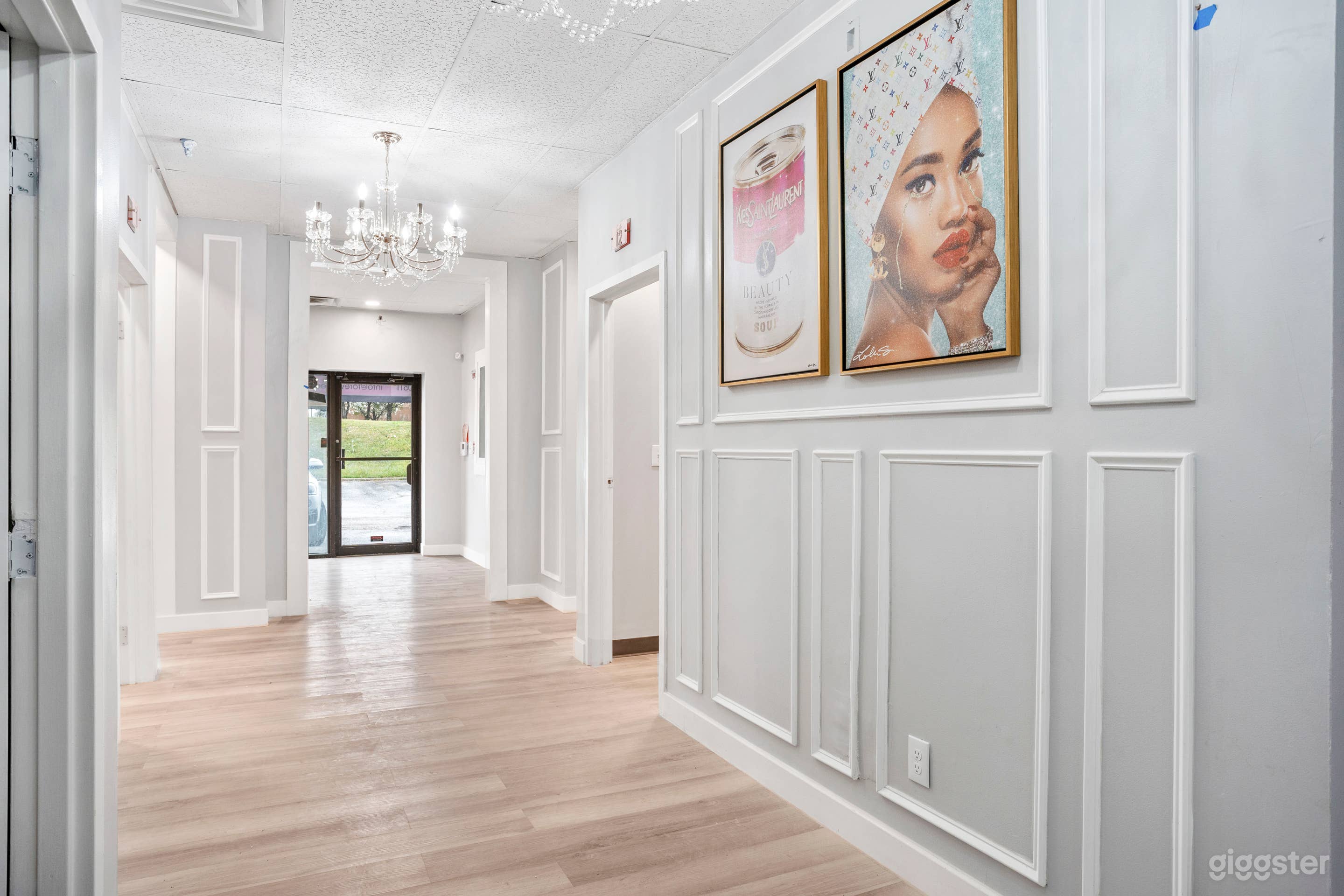 Luxury Salon space Photo 4