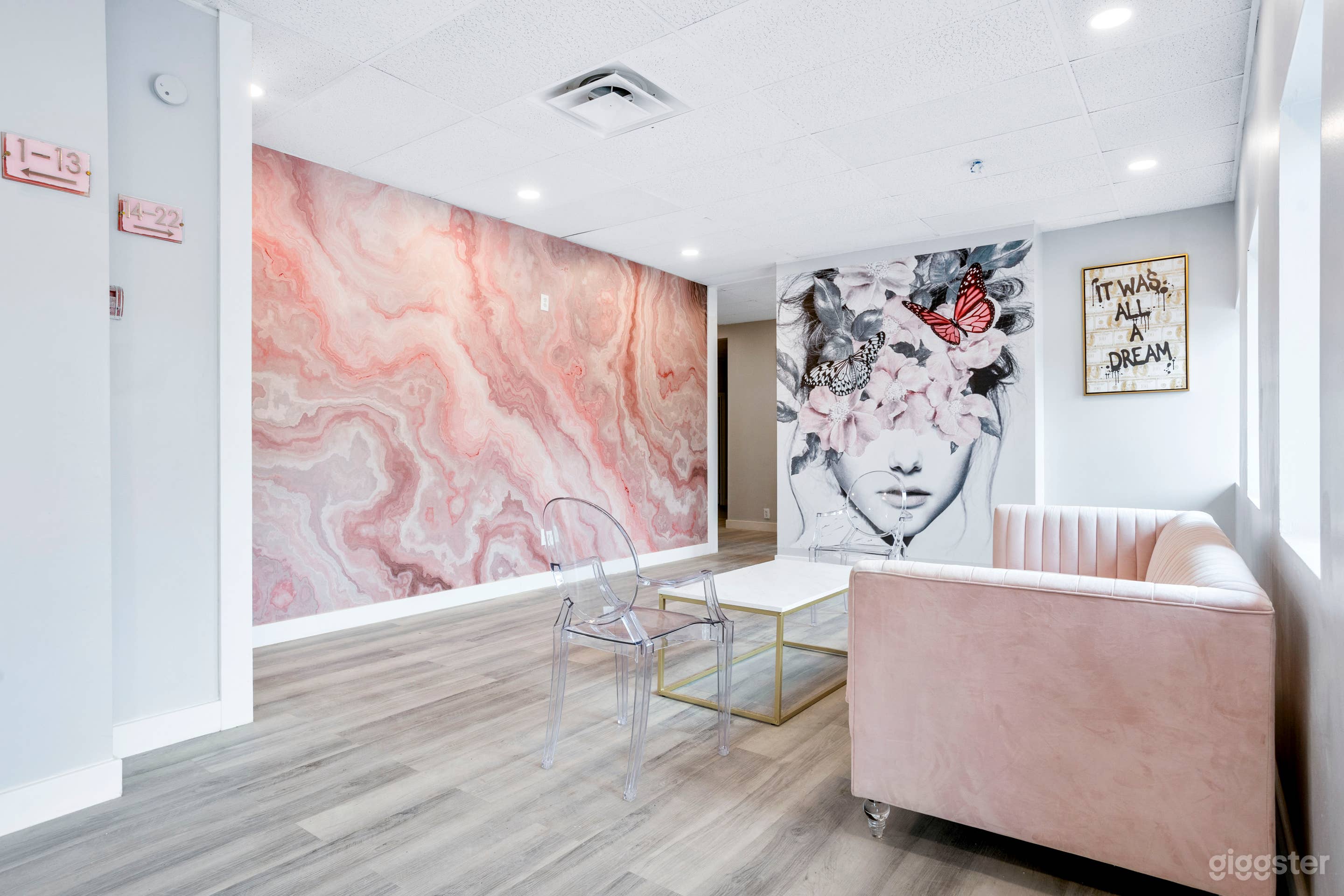 Luxury Salon space Photo 2