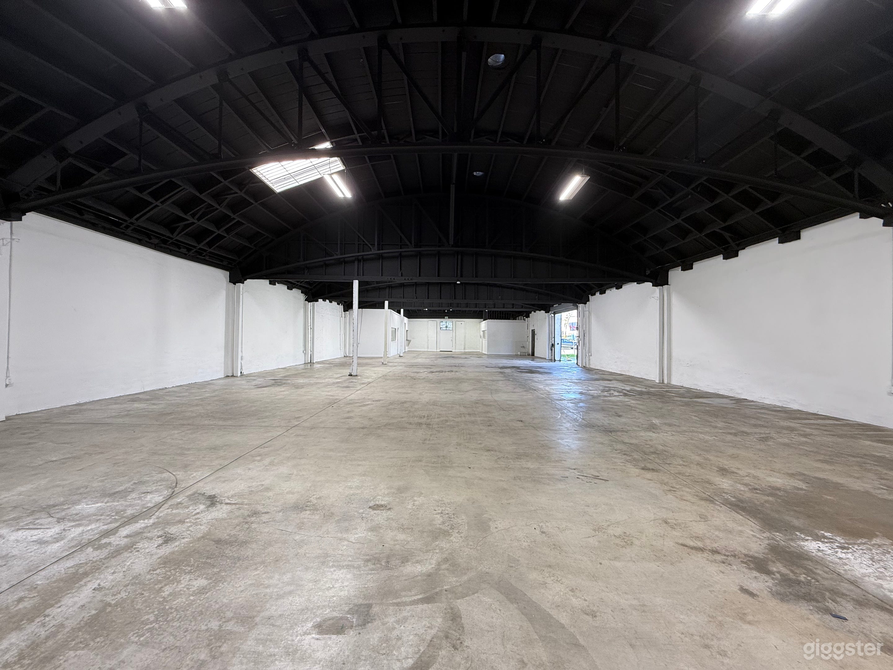 Versatile Industrial Warehouse for Rent in LA Photo 1