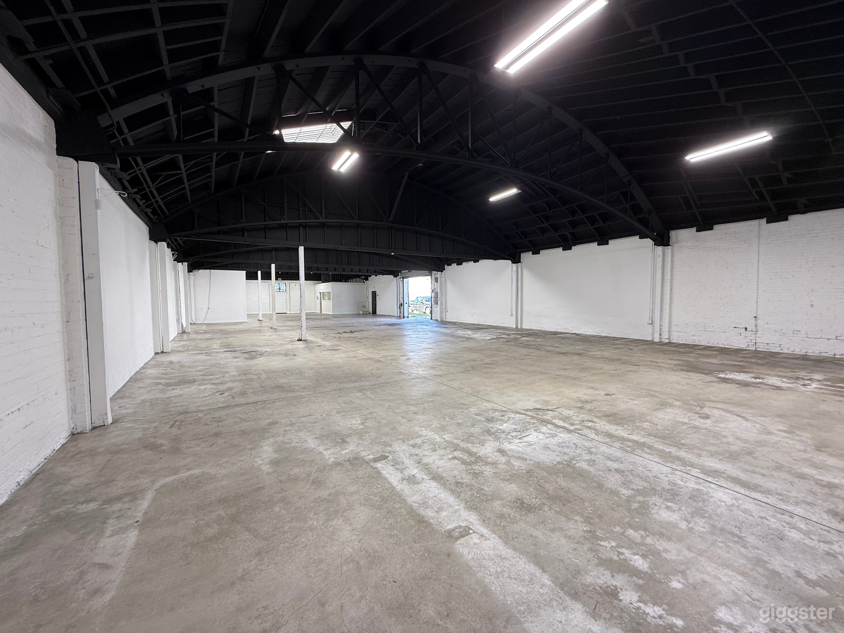 Versatile Industrial Warehouse for Rent in LA Photo 3