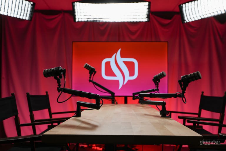  All-In-One Podcast Studio 