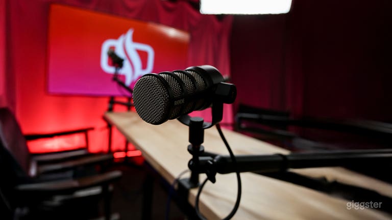  All-In-One Podcast Studio 