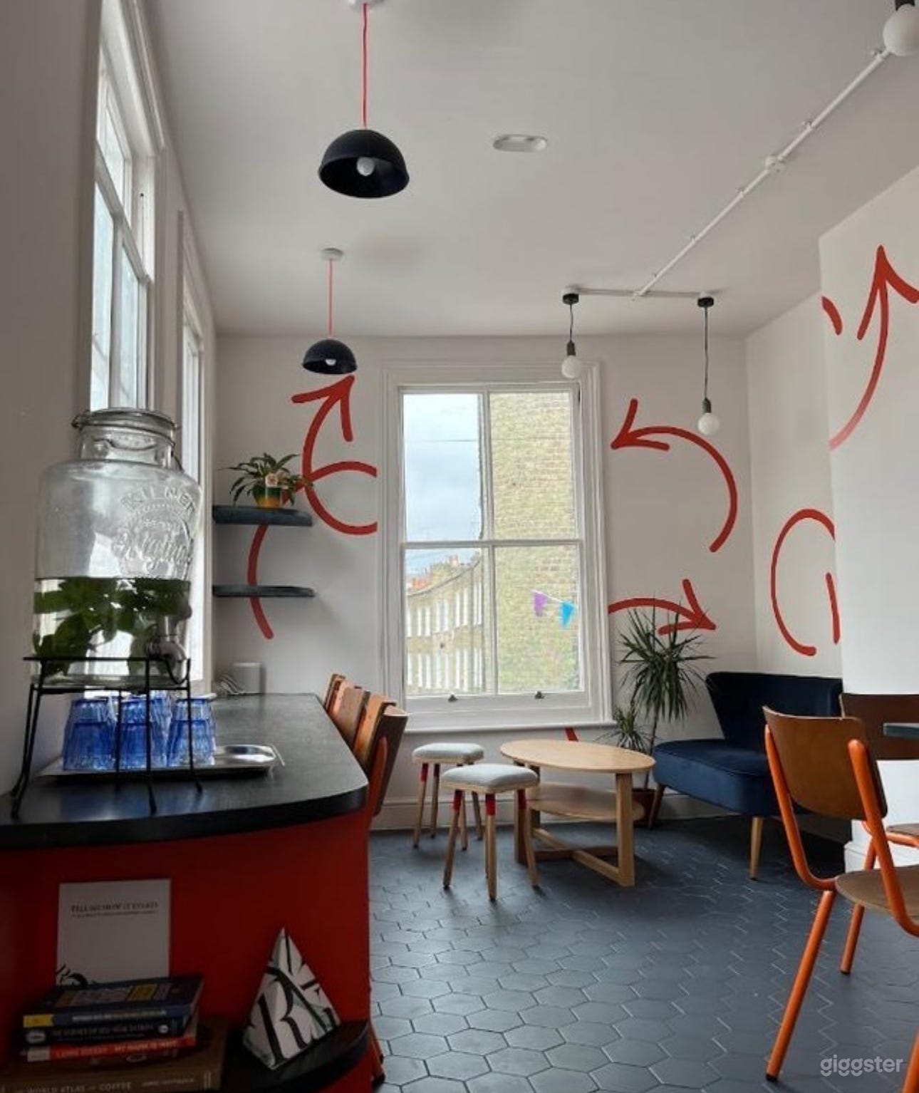 TRAMPOLINE Cafe Photo 4