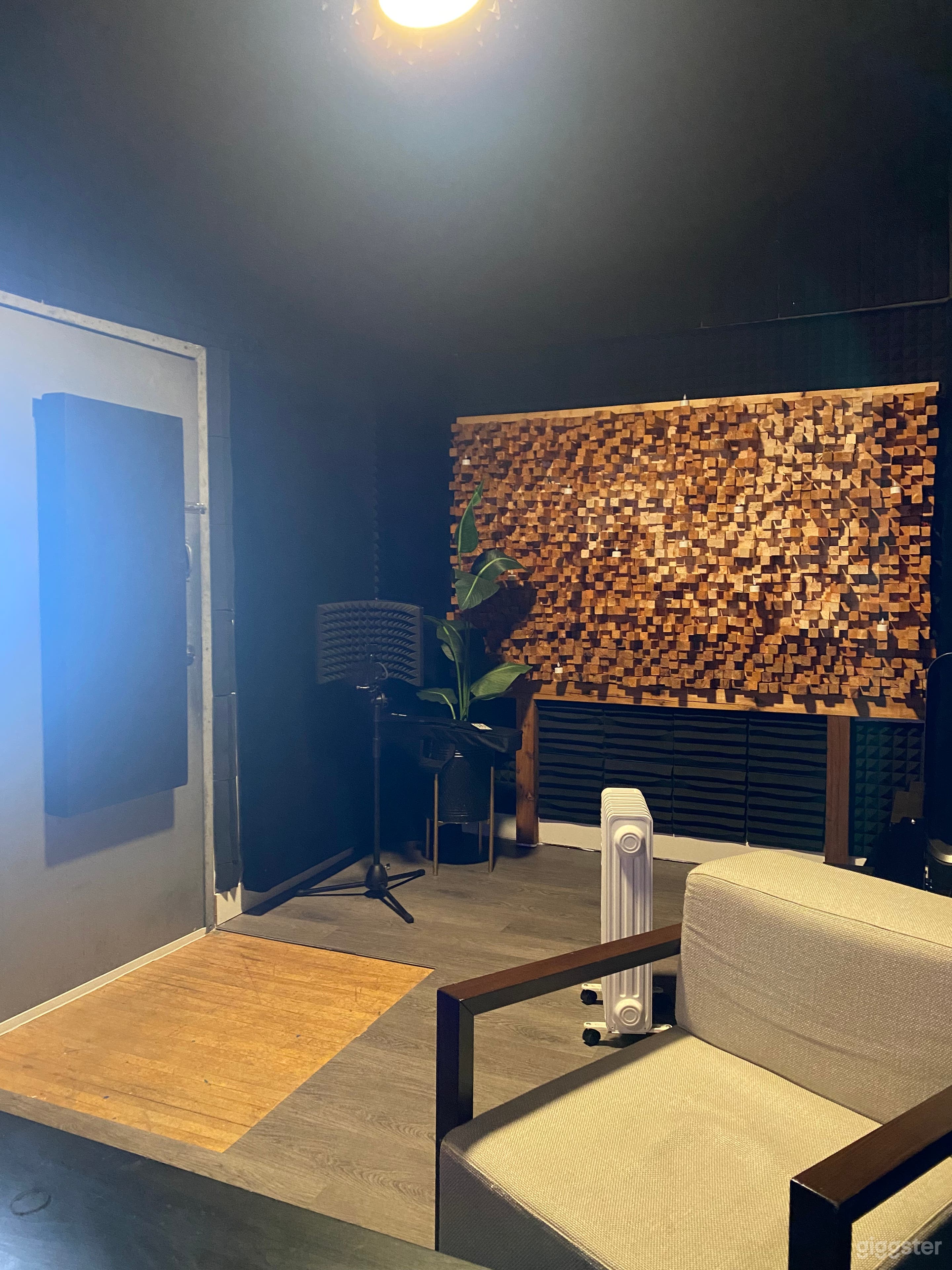 Alluring Custom Music Recording Studio Photo 4