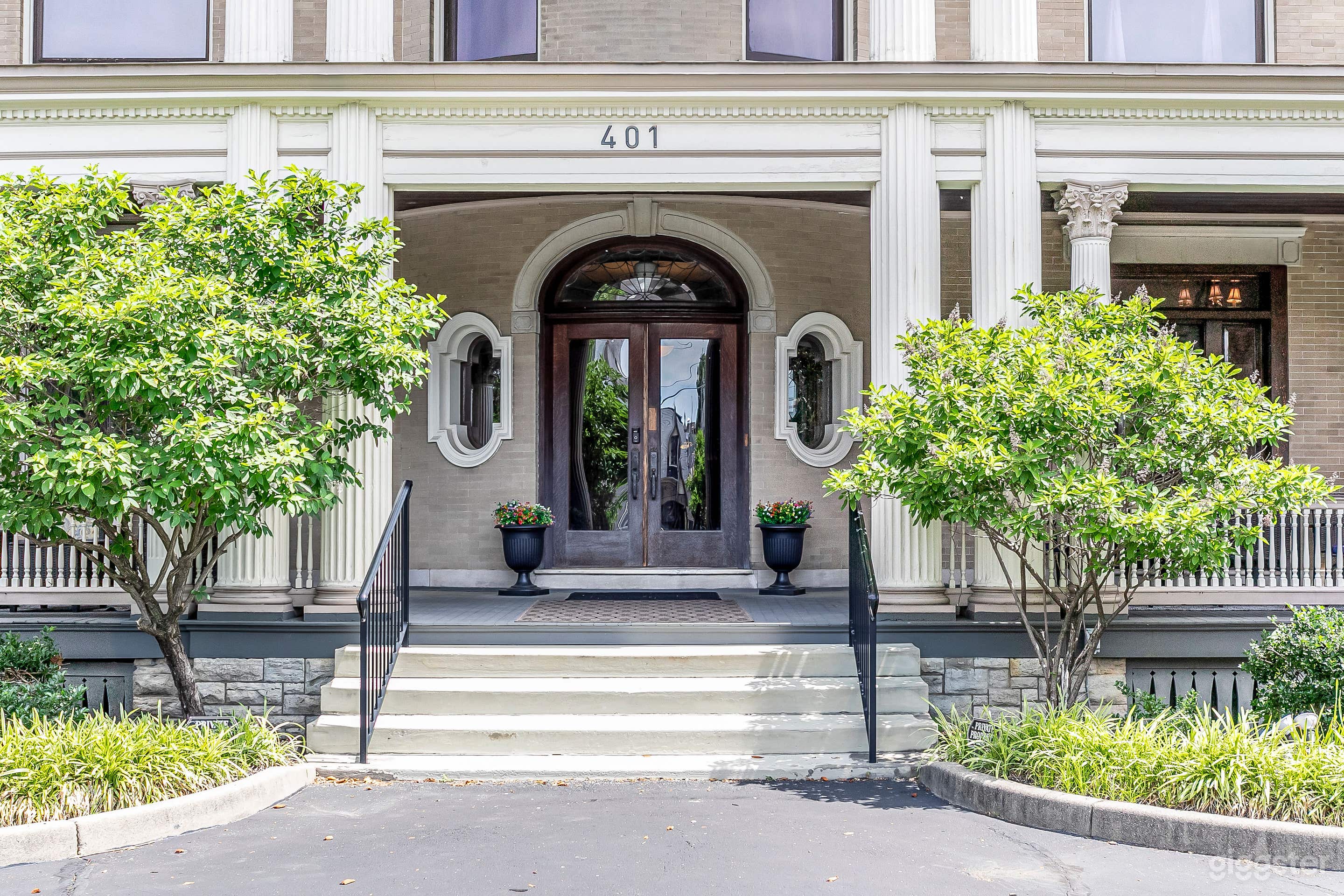 Historic Mansion with Huge Event Space Photo 3