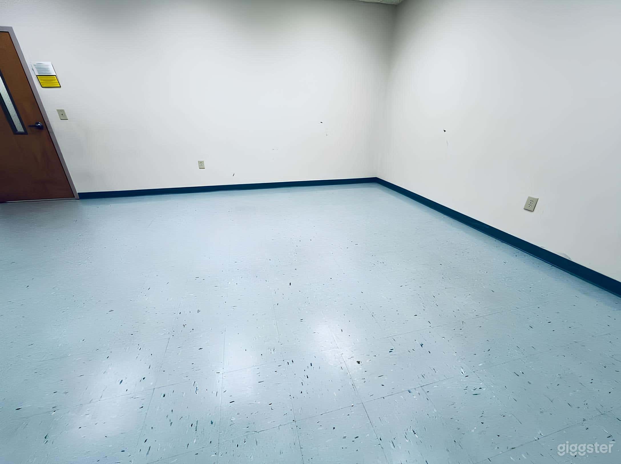 Classroom for Meetings &amp; Small Events Photo 3