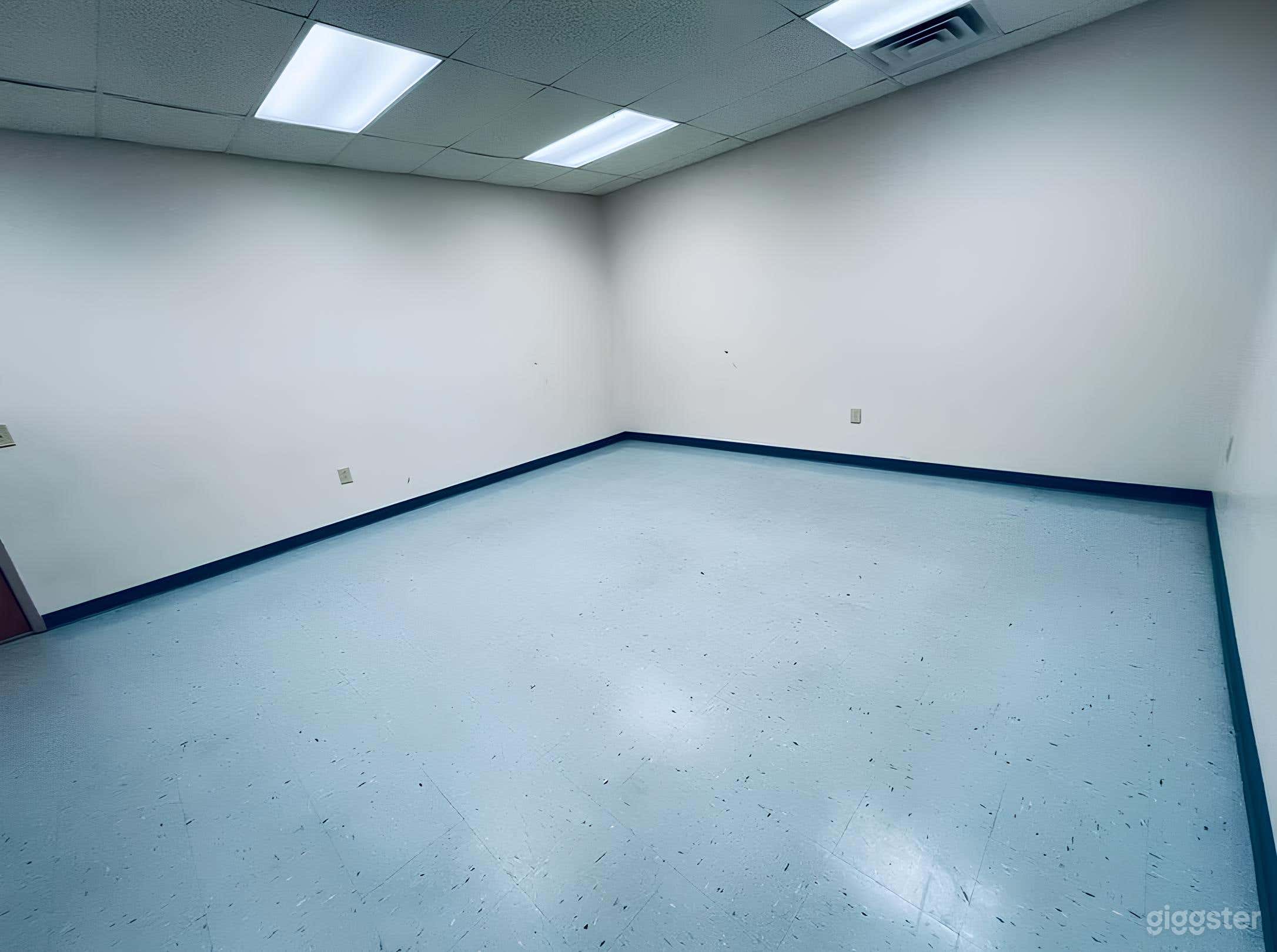 Classroom for Meetings &amp; Small Events Photo 1