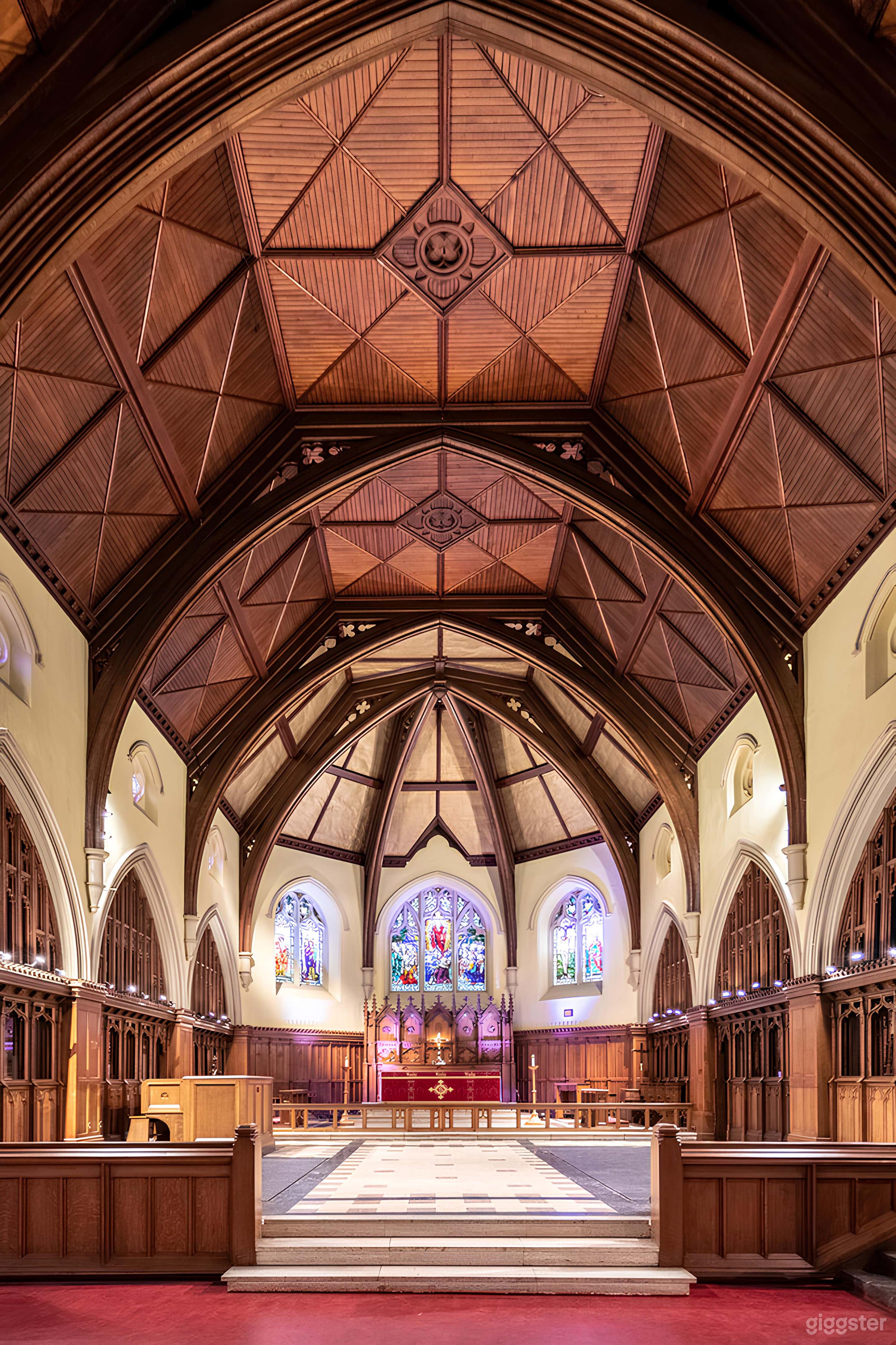  Historic Sanctuary Venue in Downtown Montreal Photo 4