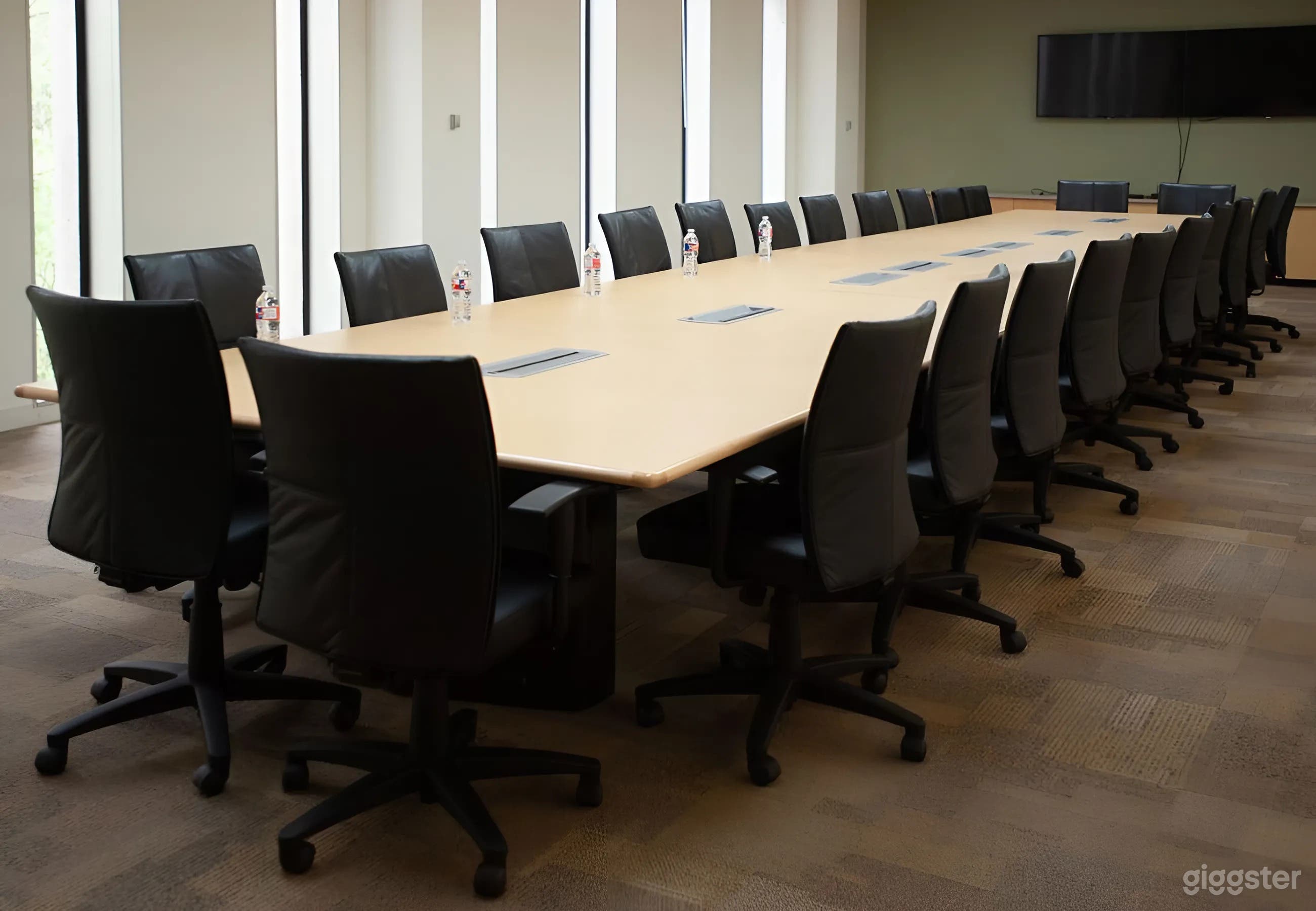 Executive Mediation Room -  (Seats Up to 16) Photo 3