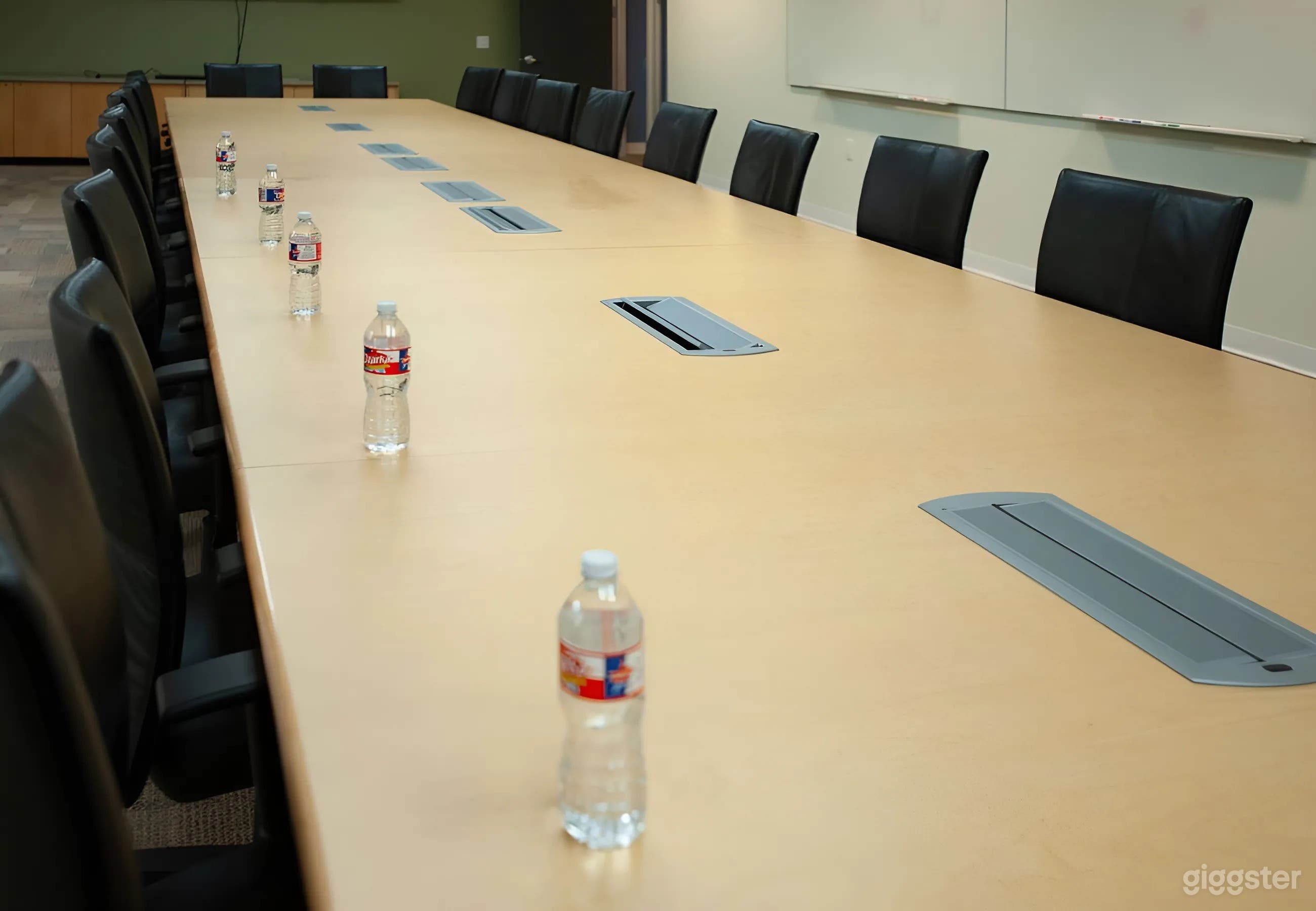 Executive Mediation Room -  (Seats Up to 16) Photo 4