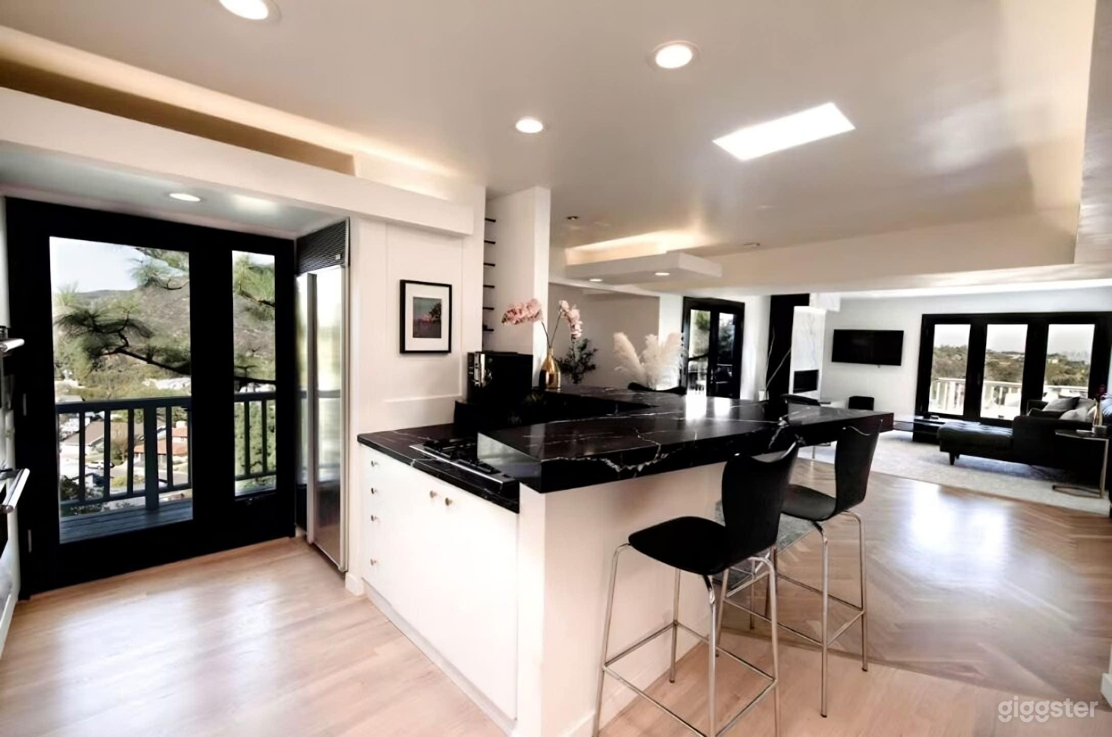 Modern Luxury Home with Clean Design | Ideal for Film/Photo Photo 1