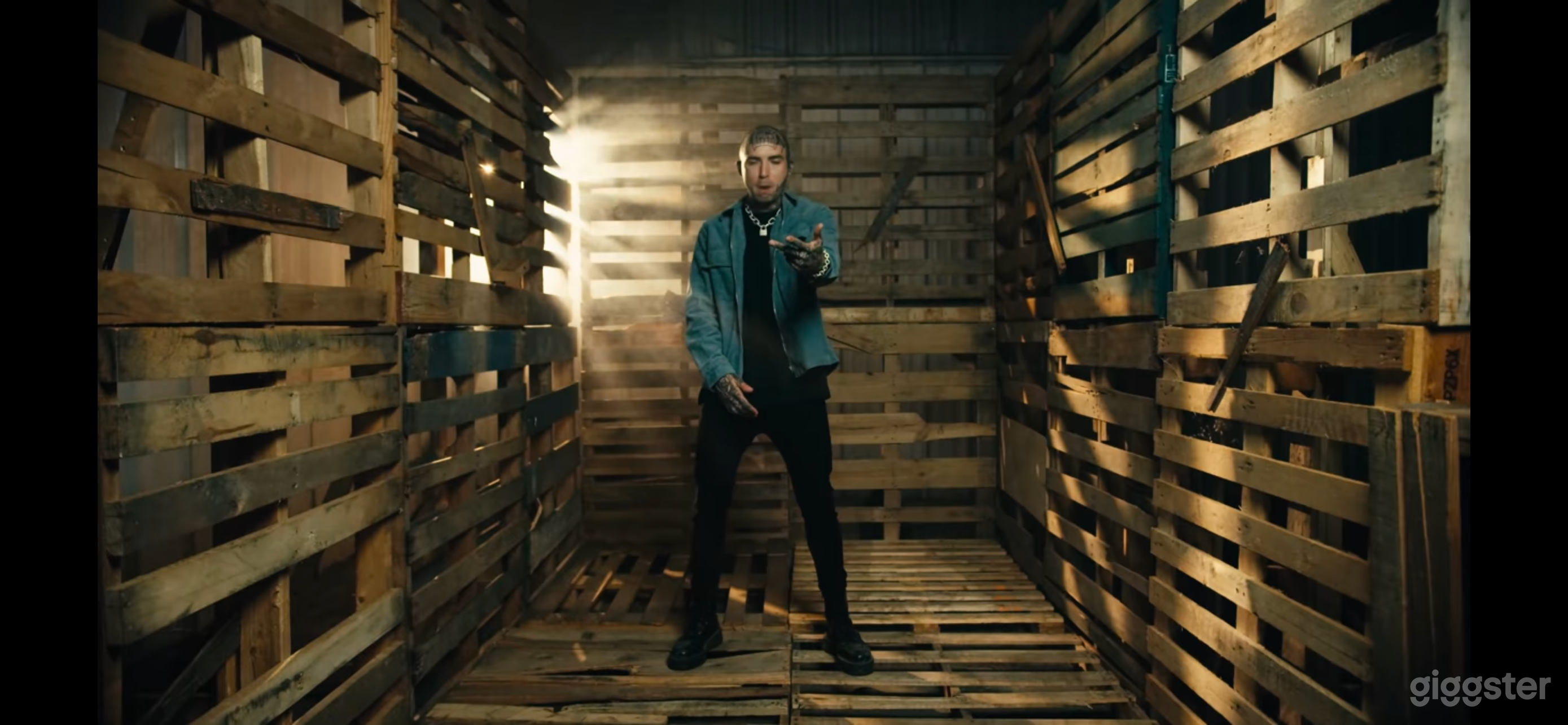 The Wooden Pallet Set Photo 2