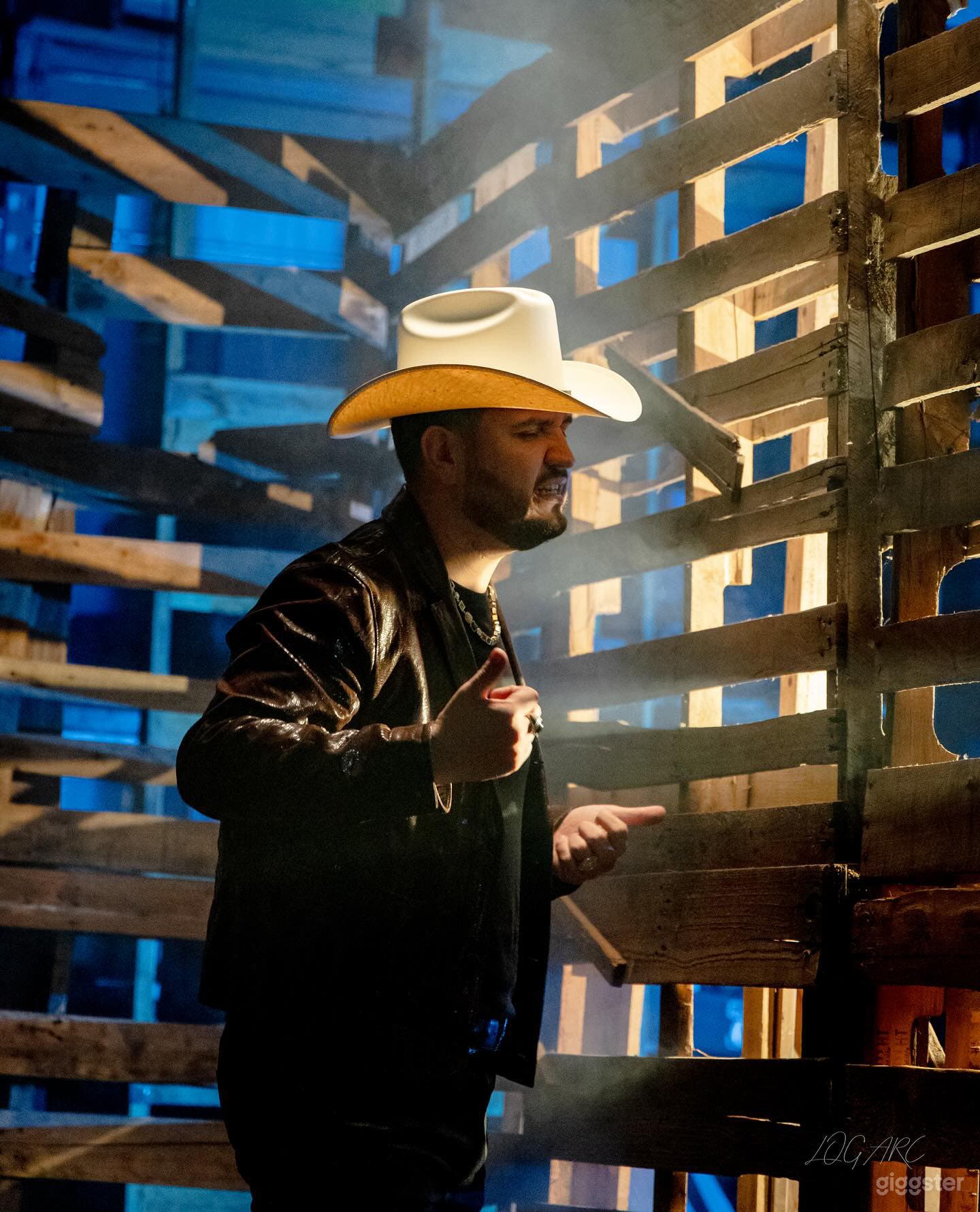 The Wooden Pallet Set Photo 4