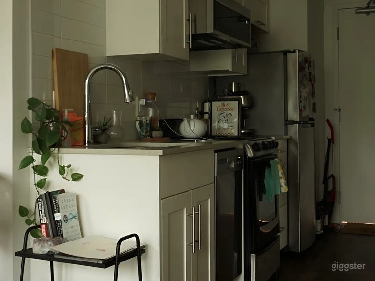  Cozy & Creative Studio Apartment in West End 