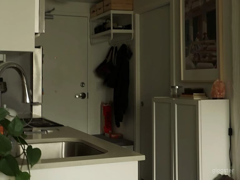  Cozy & Creative Studio Apartment in West End 