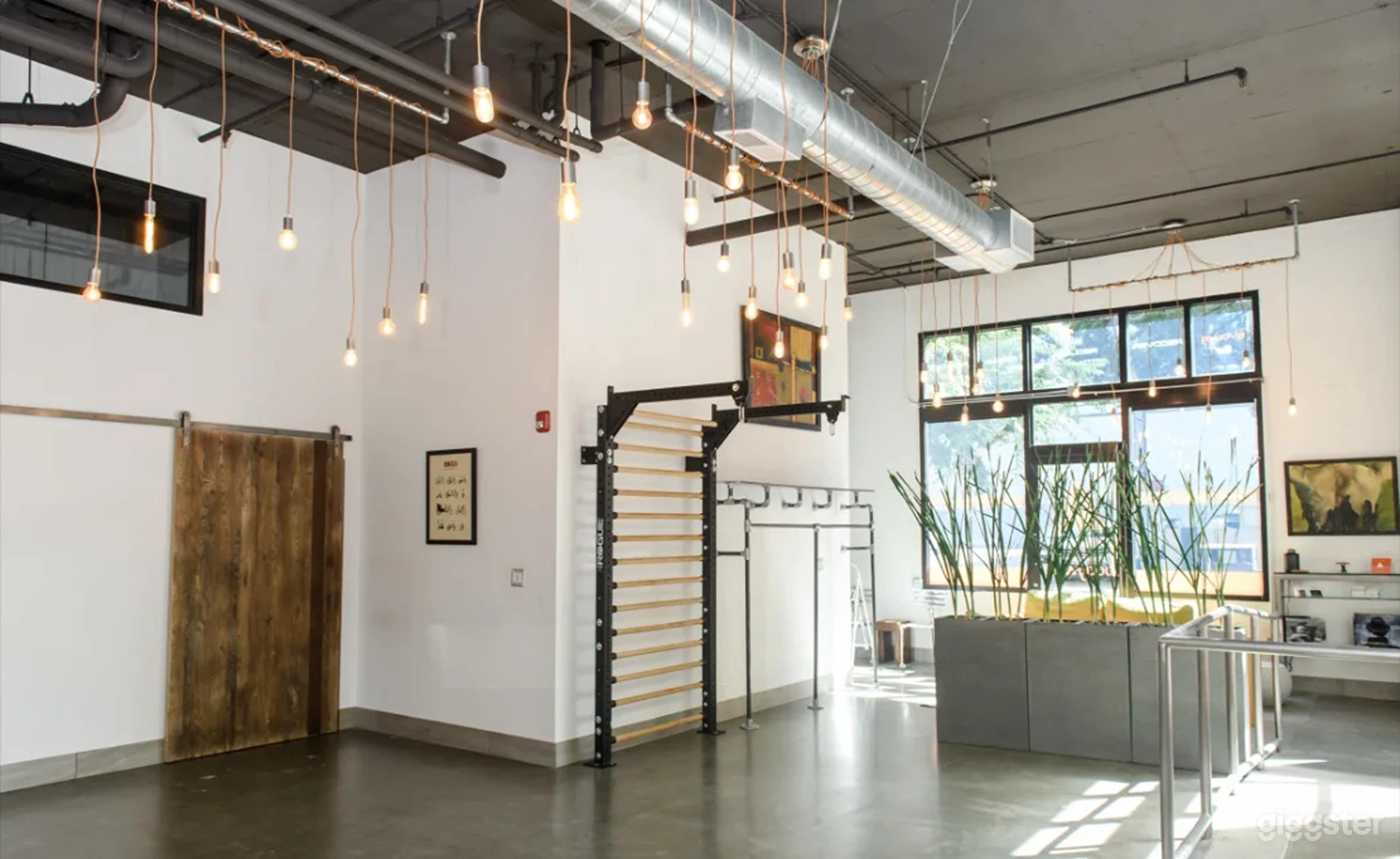 Commercial Corner Studio At The Heart Of Portland Photo 4