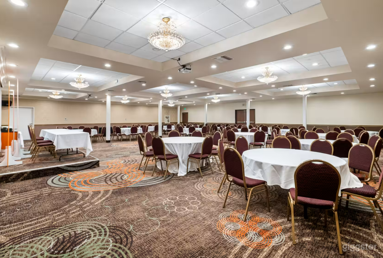 Elegant Banquet Hall  Photo 3