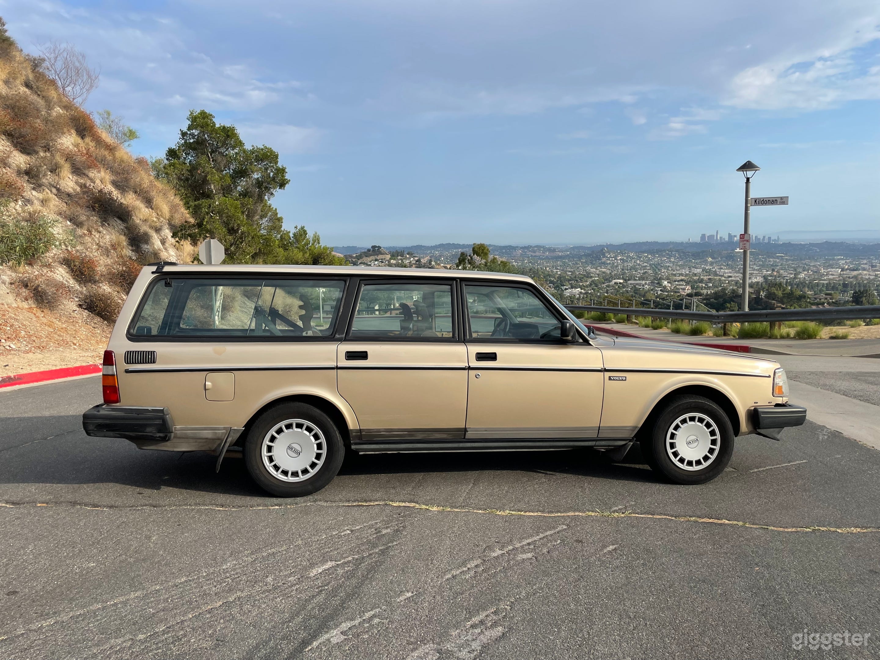 Foto di Volvo 240 Wagon Vintage Oro 4