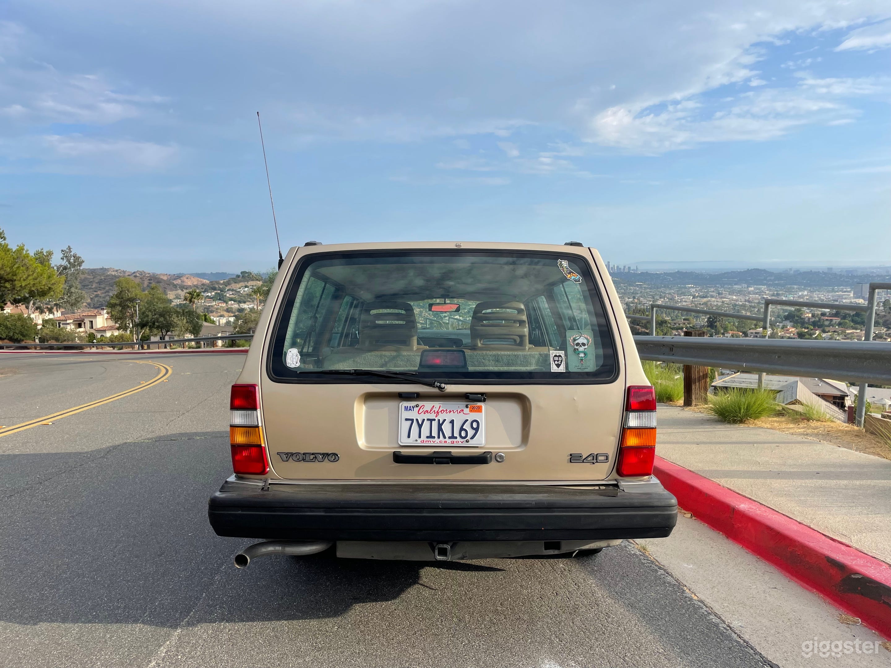 Foto di Volvo 240 Wagon Vintage Oro 3