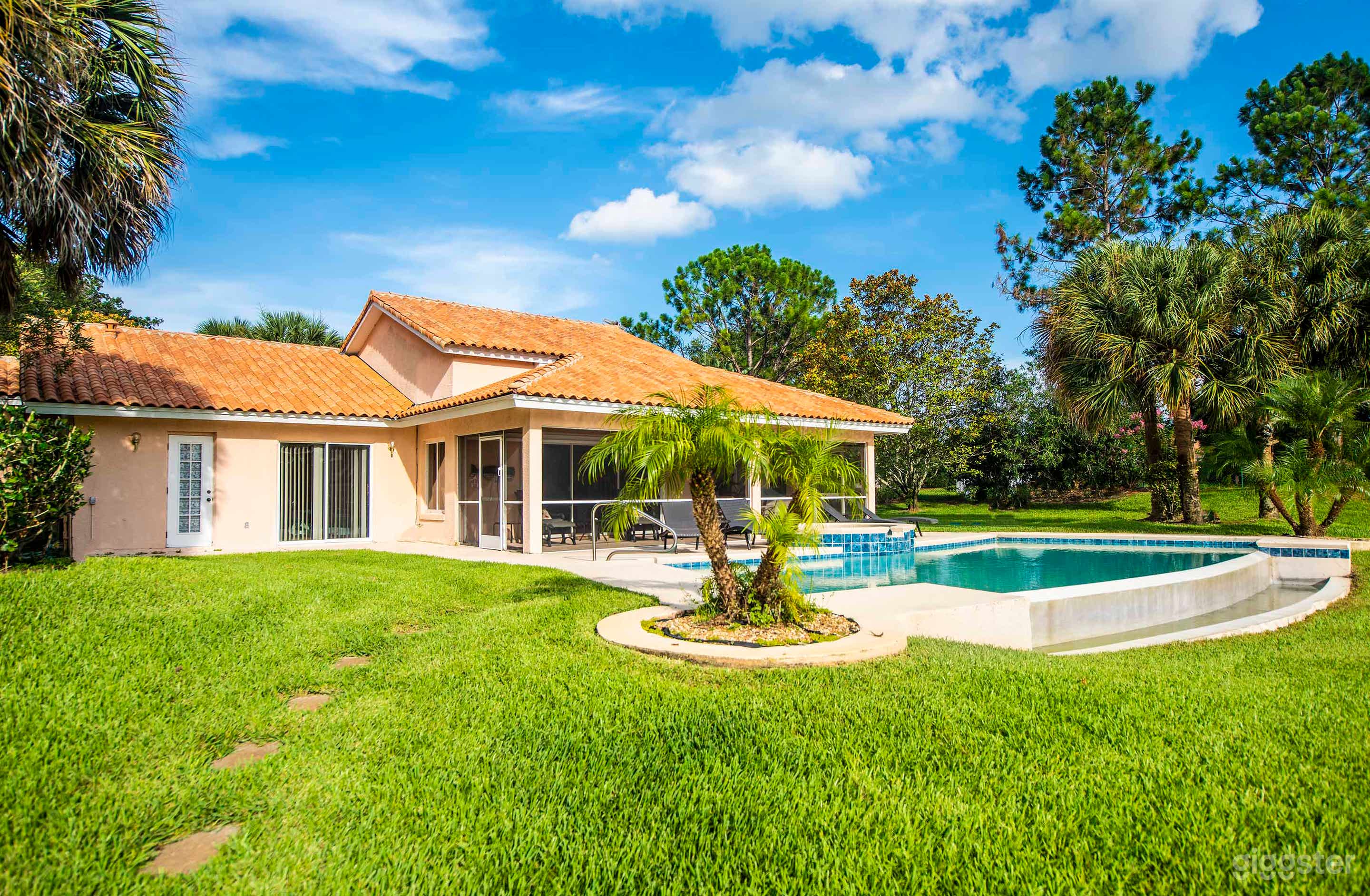 Lake Olsen - Pool &amp; Outdoor Area Photo 3