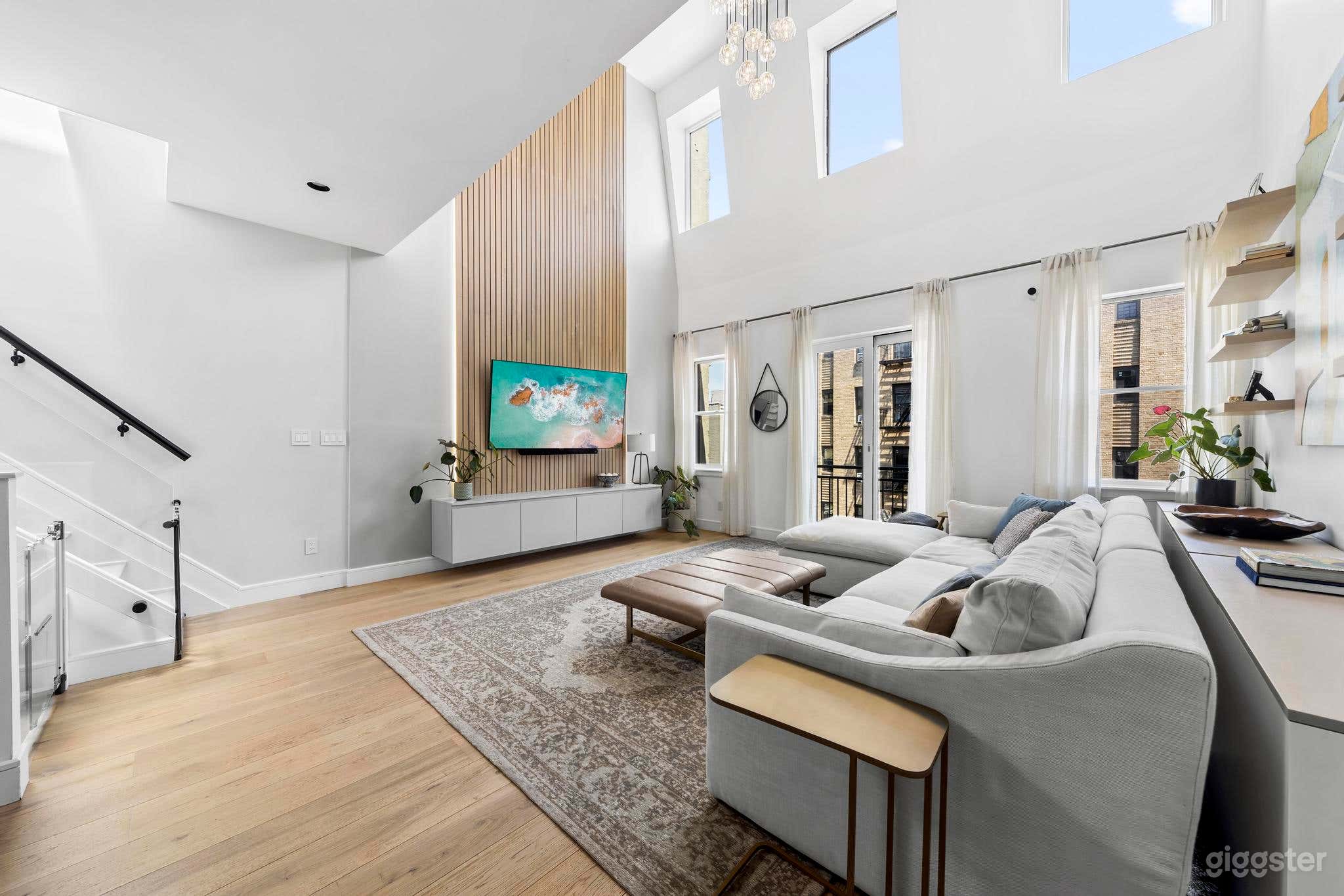 Spectacular Renovated, Modern Townhouse Photo 1