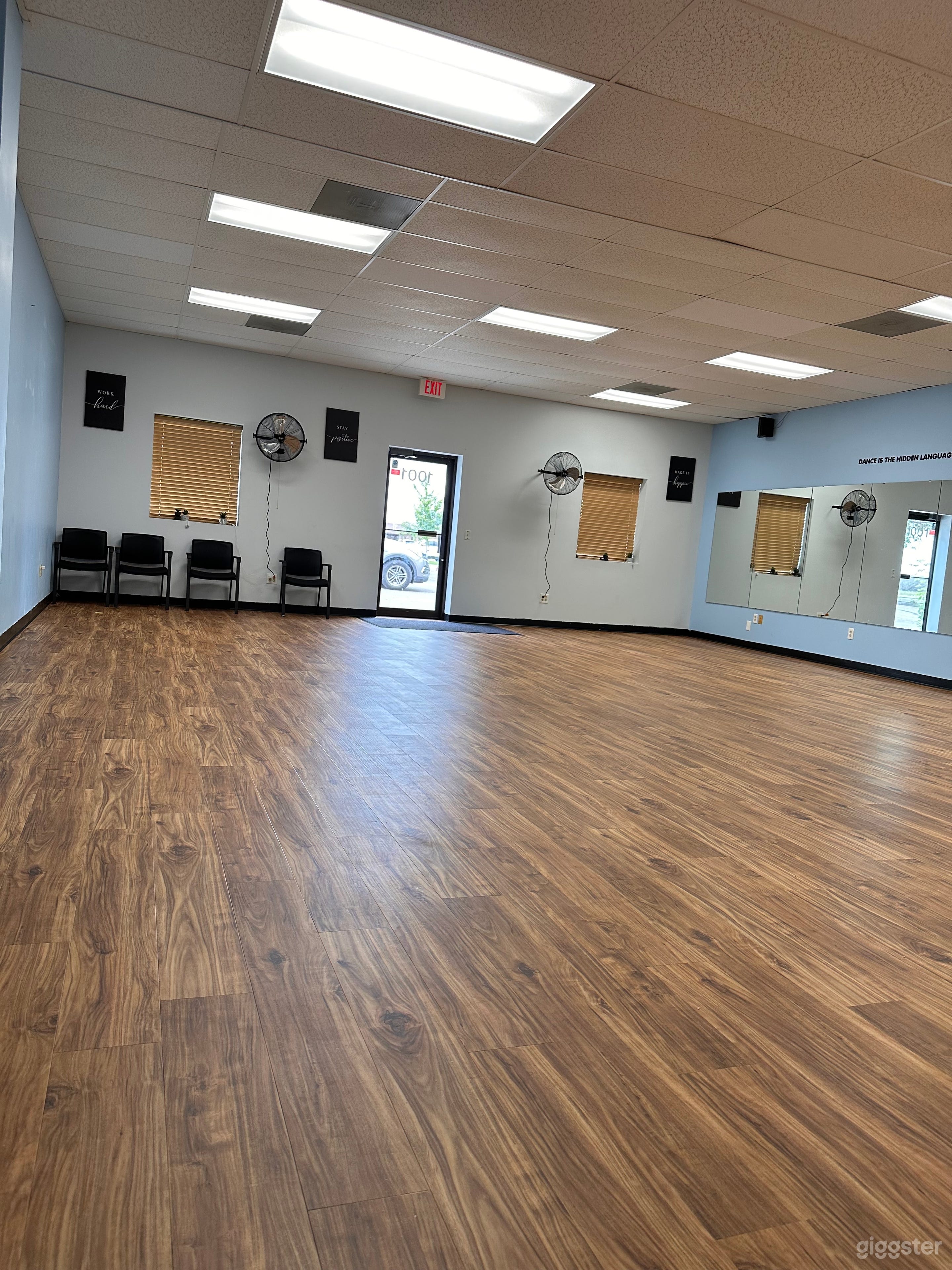 Urban Dance Studio With Great View and Space Photo 1