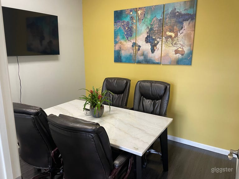  Conference room with seating for 4–6, smart TV, and modern decor — perfect for team meetings, video presentations, interviews, or client sessions. 