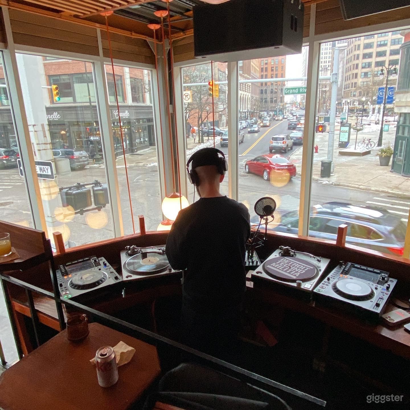 BAR CAFE COFFEE SHOP MUSIC VENUE Photo 4