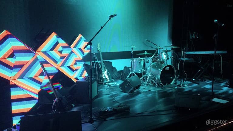  Fantastic Music Bar and Lounge  