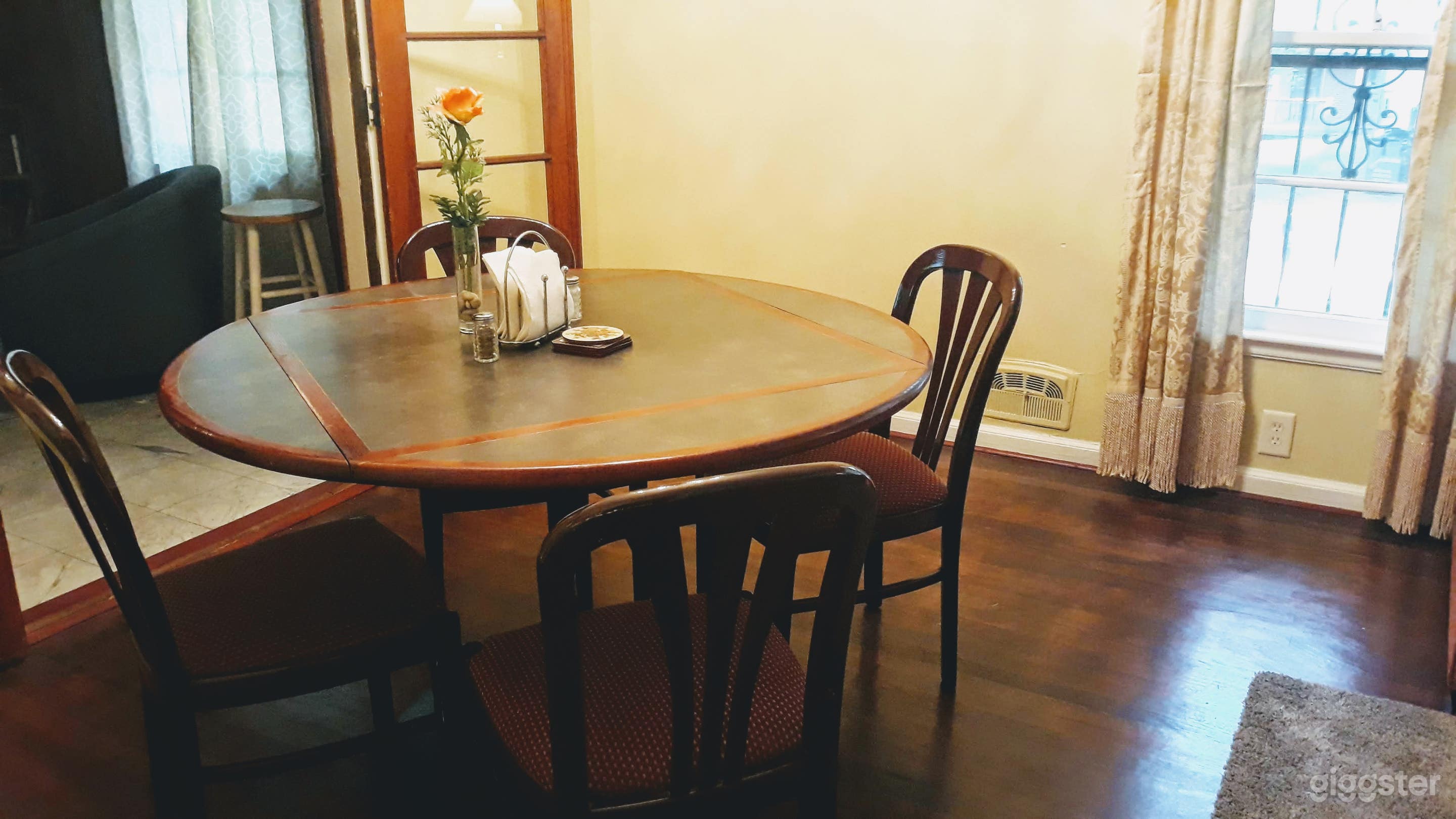 Vacant 1955 East Point Property. Student Discounts! Photo 3