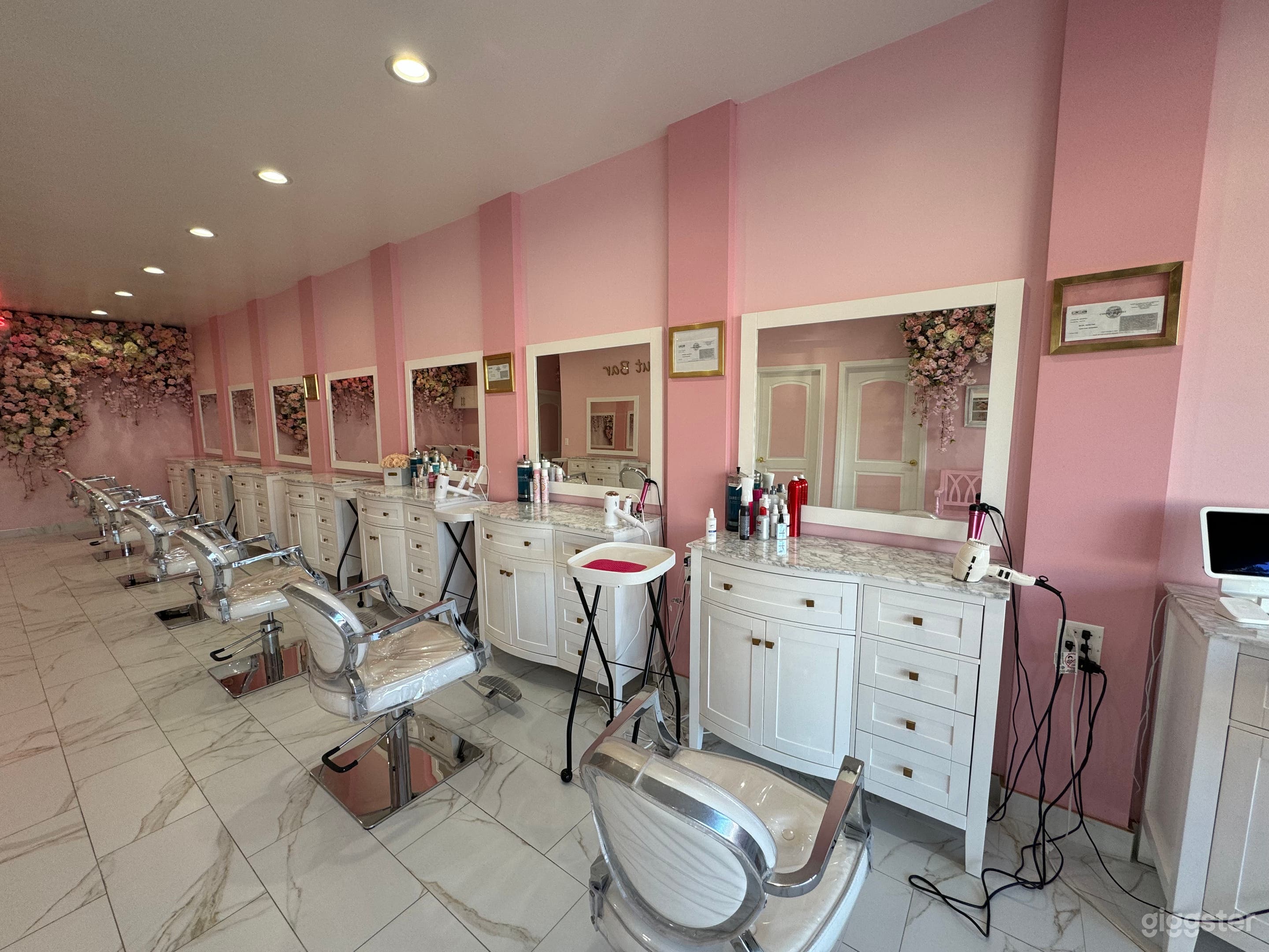One of a kind Hair Salon Photo 4