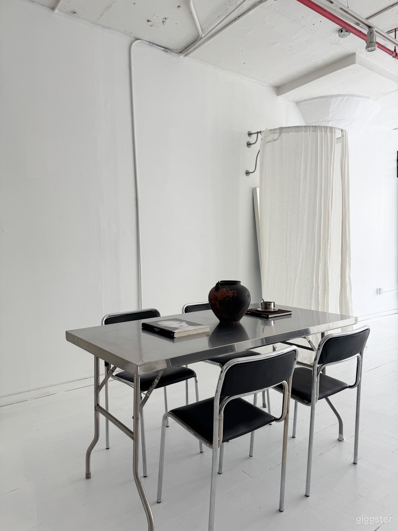 Vintage Modern Bright and Spacious Photo Studio Photo 2