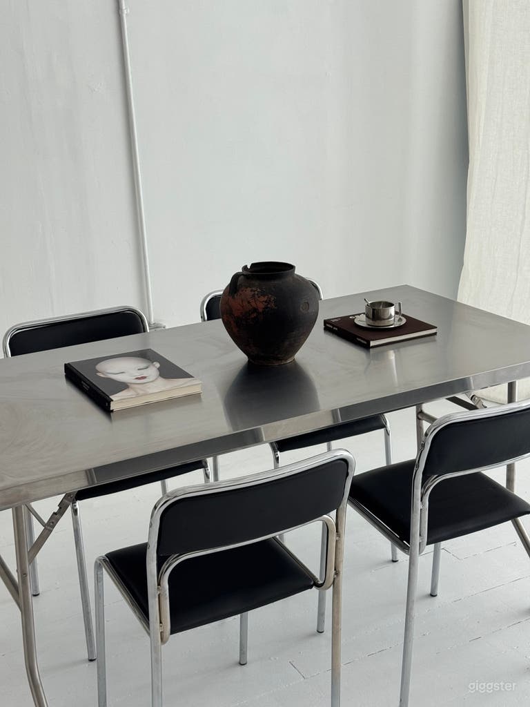  Vintage Modern Bright and Spacious Photo Studio 