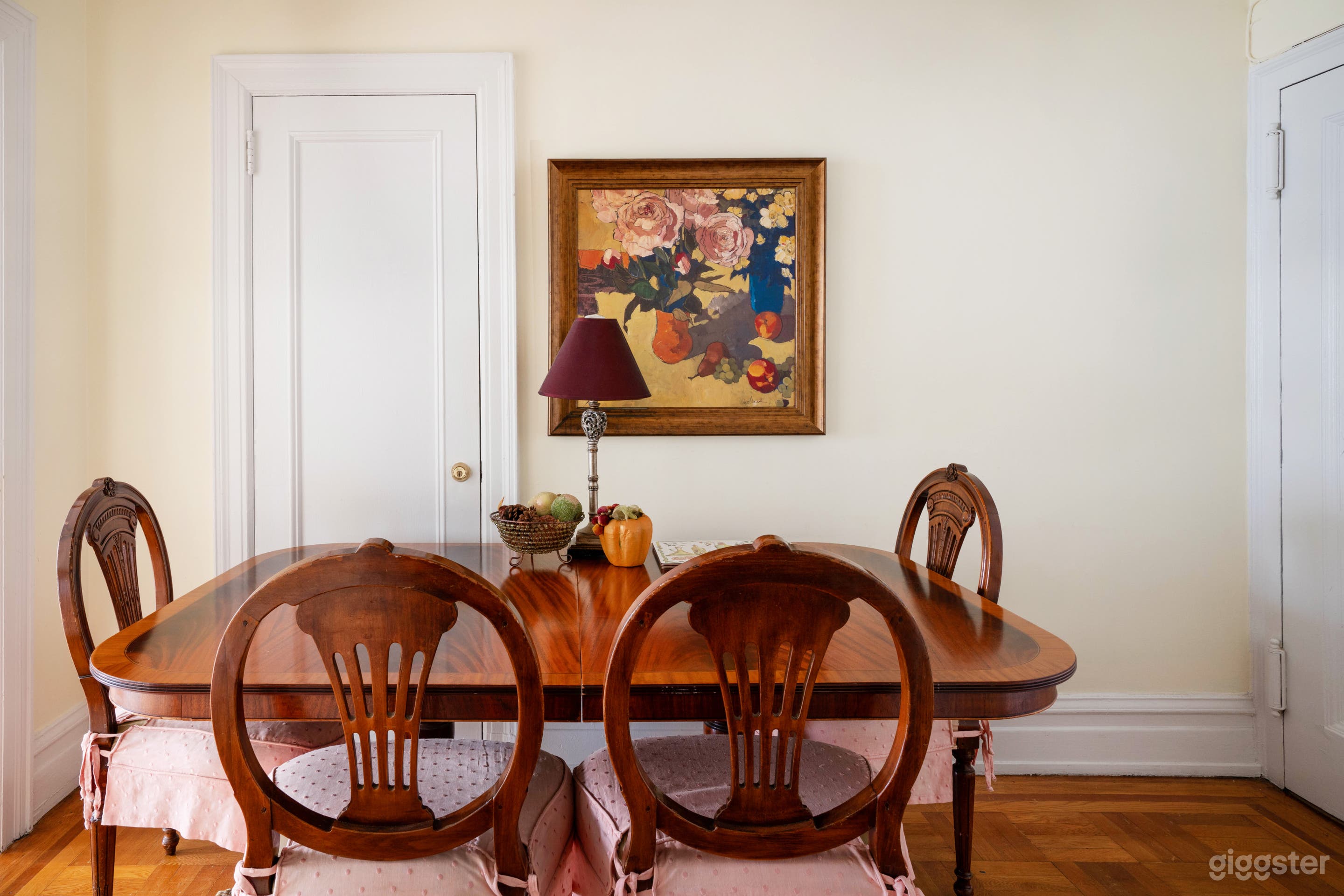 Elegant Classic 3 Bedroom Prewar Apartment Photo 4