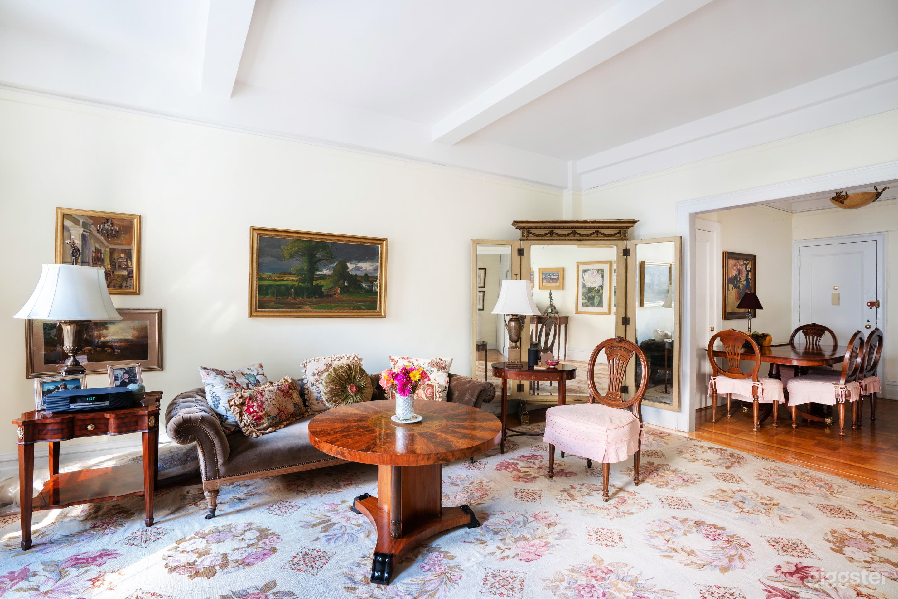 Elegant Classic 3 Bedroom Prewar Apartment Photo 1