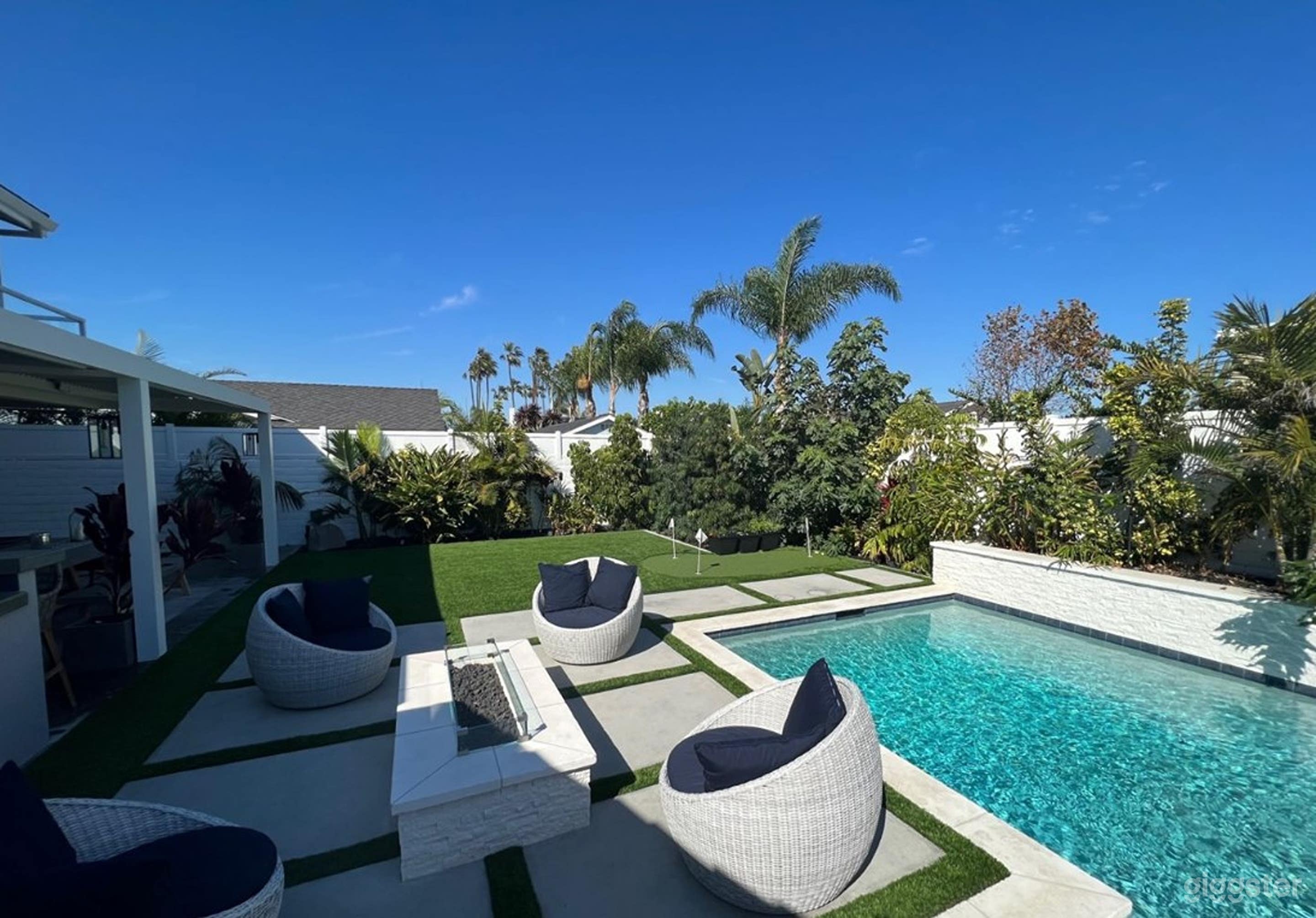 Stunning Pool For Film And Production/ Shoot Photo 2